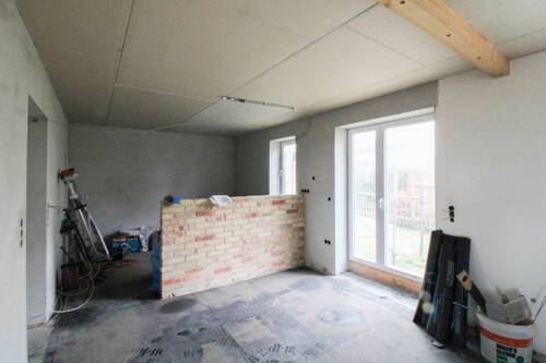 Essbereich und Küche mit Theke - 