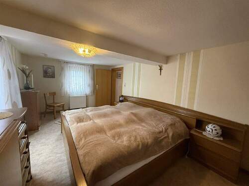 Schlafzimmer - 5 Zimmer Einfamilienhaus zum Kaufen in Stahlhofen