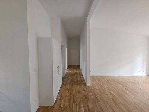 Blick vom Wohnzimmer in den Flur - 3 Zimmer Etagenwohnung zum Kaufen in Berlin