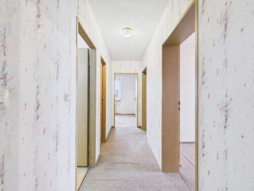 Flur zu den Schlafräumen / Badezimmer / Abstellraum - 