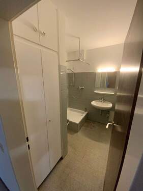 Badezimmer.jpeg - Etagenwohnung mit 35,00 m&sup2; in Mainz zur Miete