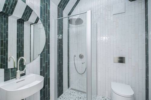 Badezimmer mit Dusche - 