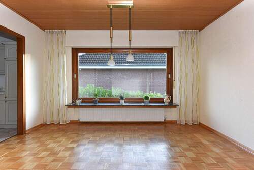 Esszimmer mit angrenzender Küche - 