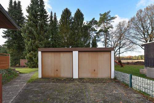 2 Fertiggaragen mit angrenzendem Partyschuppen - 