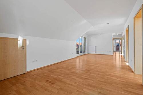 Wohnbereich mit Tür zu Abstellraum 2 (Archivfoto) - 