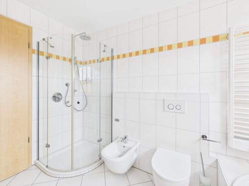 Dusche, Bidet, WC - 