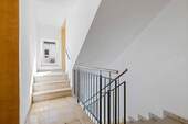 Eigener Aufgang ins Dachgeschoss - 