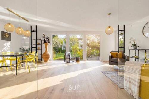 EG: WOHN-/ESSZIMMER - ERSTBEZUG: TRAUMHAUS MIT 560M² GARTEN - Energieklasse A, Wärmepumpe!