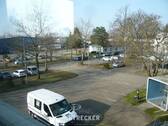 Blick auf den Parkplatz - Jetzt auch langfristig anmietbar - Karlsruhe-Bulach - 3 Büroräume und kleines Lager