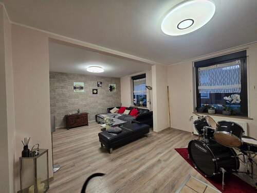 Wohnzimmer - 5 Zimmer Doppelhaushälfte in Velbert