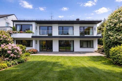 Ansicht vom Garten - Freistehendes Einfamilienhaus mit großzügigem Grundstück, ruhige Wohnlage KO-Karthause