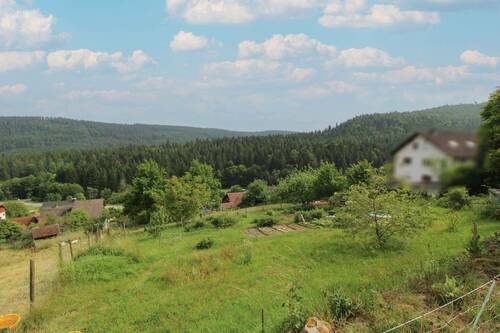 Ausblick von Grundstück Bild 1 - Baugrundstück mit viel Potenzial in vorteilhafter Lage in Bad Wildbad Ortsteil Sprollenhaus