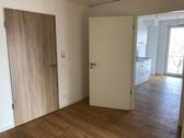 Flur mit Blick in Küche - 