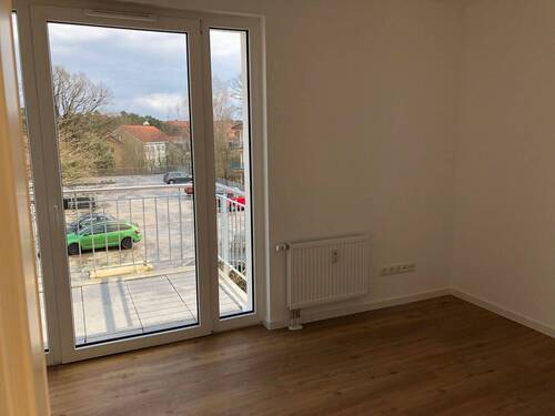 Zimmer mit Blick auf Balkon - 