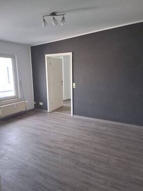 Wohnzimmer - 2 Zimmer Etagenwohnung zur Miete in Magdeburg