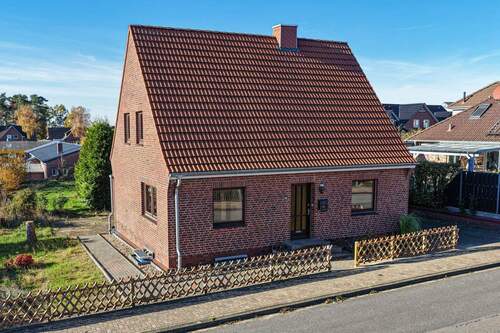 gemütliches Einfamilienhaus in der Lüneburger Heide - gemütliches EFH mit Solar & 3 Carports in zentraler Lage**