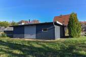 Nebengebäude mit 3 Carports und Werkstatt - 
