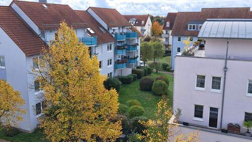 Blick vom Balkon ins Wohngebiet - 2 Zimmer Etagenwohnung in Leipzig
