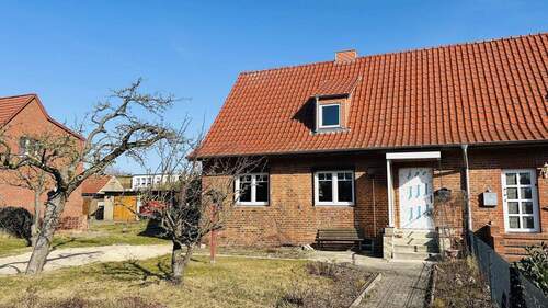 Vorderansicht - 4 Zimmer Doppelhaushälfte in Güstrow