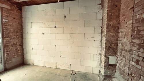 neu erstellte Innenwand - 