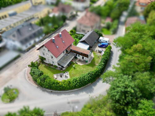 Drohnenaufnahme - Geräumiges Mehrfamilienhaus in Ebrach