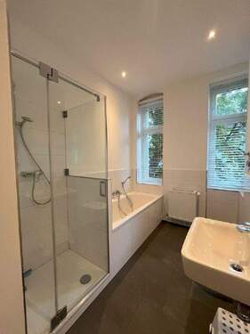 Badezimmer - Etagenwohnung mit 145,70 m² in Berlin zur Miete