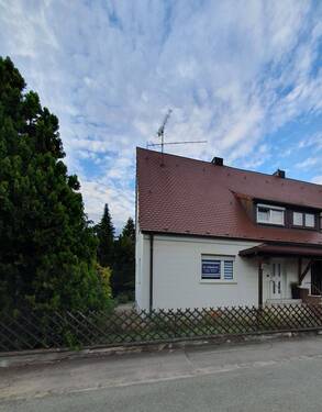 Hausansicht - 4 Zimmer Mehrfamilienhaus, Wohnhaus zum Kaufen in Fürth