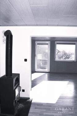 Wohnzimmer 1. - Großzügige, freistehende Wohnung mit zwei Balkonen und Blick ins Grüne!