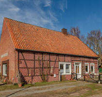 Fachwerkhaus mit Nebengebäude und Bauland nahe der Kreisstadt - Woltersdorf