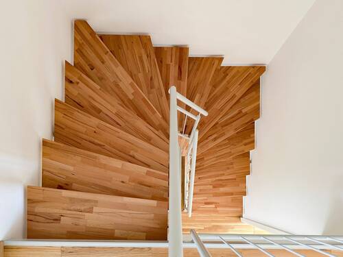 Treppe zu den Ebenen - Referenzbild - 