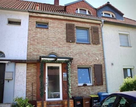 Hausansicht - Charmantes Reihenmittelhaus in zentraler Lage von Worms- mit Garten, Terrasse und Balkon