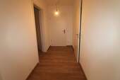 Flur - Etagenwohnung mit 79,50 m&sup2; in Spalt zur Miete