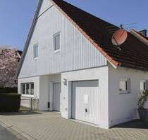 Gepflegte Doppelhaushälfte mit Garten, Terrasse und Garage in familienfreundlicher Lage! - Uehlfeld