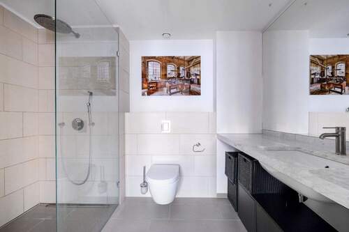 Bad en Suite mit Rainshower - Etagenwohnung mit 72,00 m&sup2; in Berlin-Friedrichshain zum Kaufen