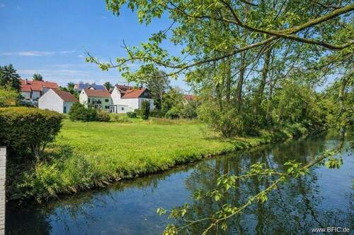 Germerswang - Baugrundstück direkt an der Maisach mit bewohnbarem Altbestand und Grünfläche in Maisach Germerswang