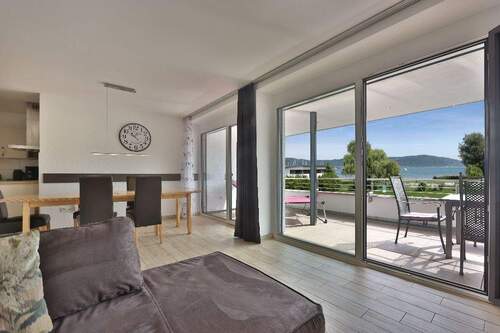 Ausbklick von der Couch mit Schlaffunktion.jpg - 3 Zimmer Etagenwohnung zur Miete in Bodman-Ludwigshafen