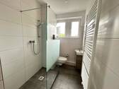 Badezimmer mit Dusche - 