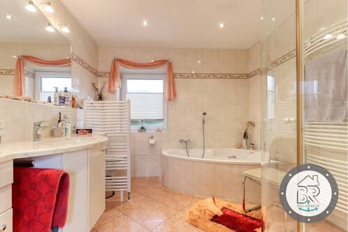 Modernes Badezimmer im Erdgeschoss - 