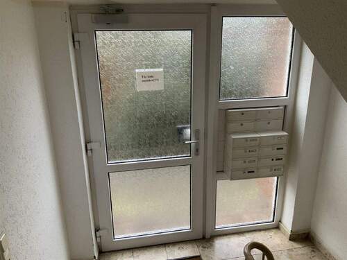Hauseingangstür innen - Etagenwohnung mit 56,20 m&sup2; in Hamm zum Kaufen