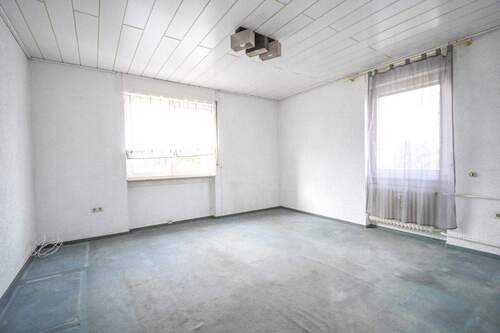 Schlafzimmer 1 von 1 EG - 