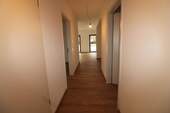 Flur - Etagenwohnung mit 75,20 m&sup2; in Spalt zur Miete