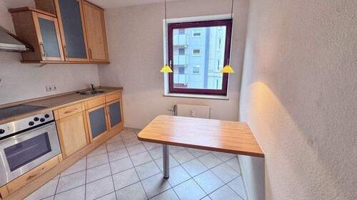 Küche mit Einbauküche - 2 Zimmer Etagenwohnung in Flensburg