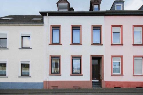 Außenansicht Straße 2 - Charmantes Stadthaus mit Garten - viel Platz für Familie & Ideen in Trier-Kürenz