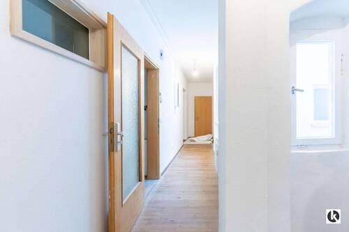 Flur - Etagenwohnung mit 90,00 m&sup2; in Neuburg a.d. Donau zur Miete