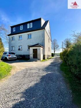 Rückansicht & Hauseingang - Mehrfamilienhaus, Wohnhaus mit 222,00 m² in Deutschneudorf / Deutscheinsiedel zum Kaufen