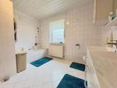 Badezimmer - 1 Zimmer Mehrfamilienhaus, Wohnhaus zum Kaufen in Homberg (Ohm)
