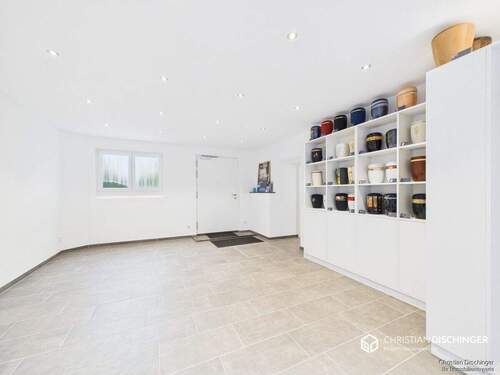 Ausstellung/Laden/Büro - 