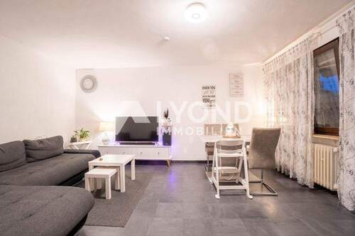 Wohnzimmer - Diese schöne zwei Zimmer Wohnung sucht Sie als neuen Eigentümer!