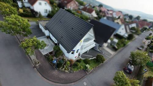 Seitenansicht - Energieeffizientes 3 Familienhaus in Bad Emstal-Sand