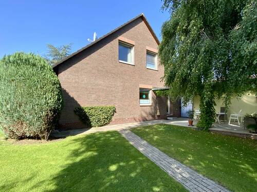 Gartenansicht - 8 Zimmer Einfamilienhaus in Jever